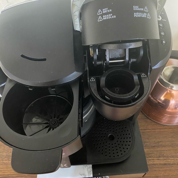 Keurig Essentials Single Serve & Coffee Maker - Picture 3 of 5